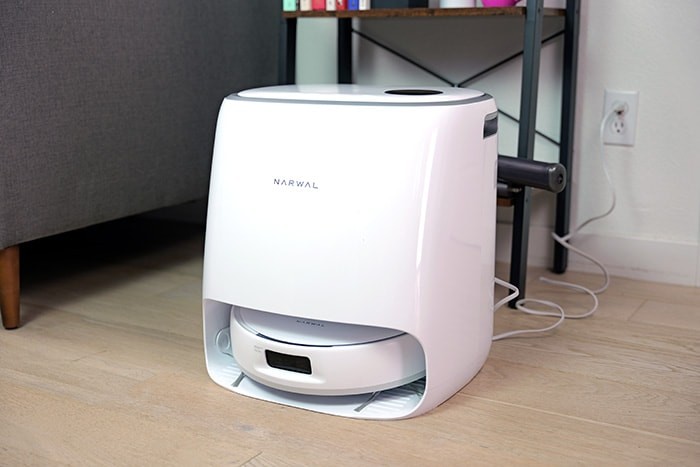 Narwal Freo X Ultra Robot Vacuum & Dirt-Free Mop photo 5